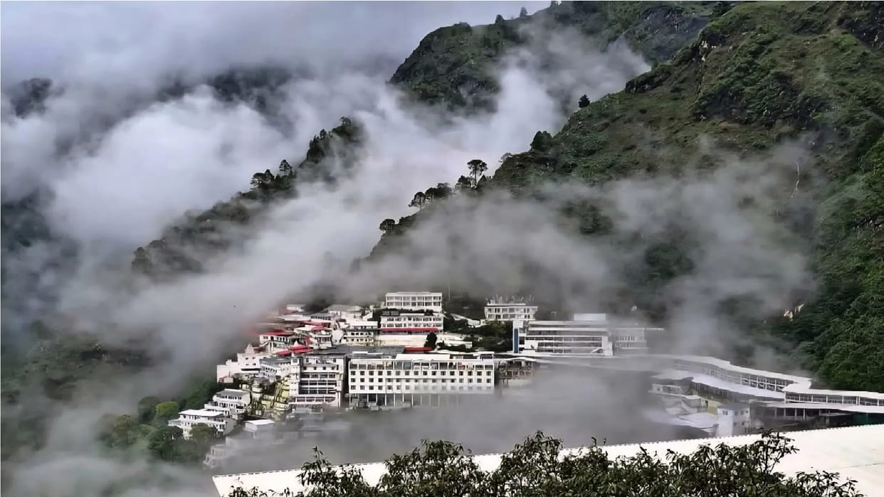 Fog engulfs Vaishno Devi Bhawan helicopter service affected
