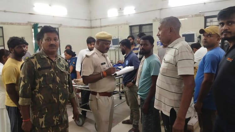 Bihar: समस्तीपुर में टेंपो और स्कूल बस की सीधी टक्कर, महिला समेत आधा दर्जन लोग घायल