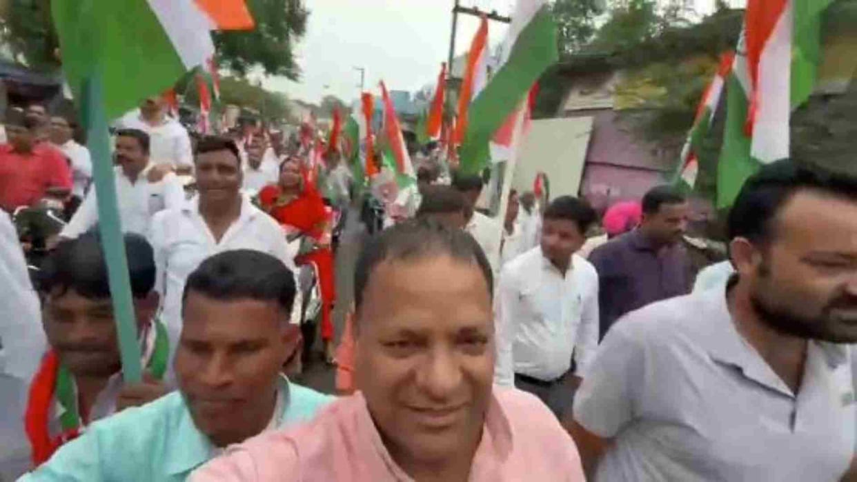 Jaipur News: Rajasthan minister Hemant Meena accused of carrying tricolor upside down