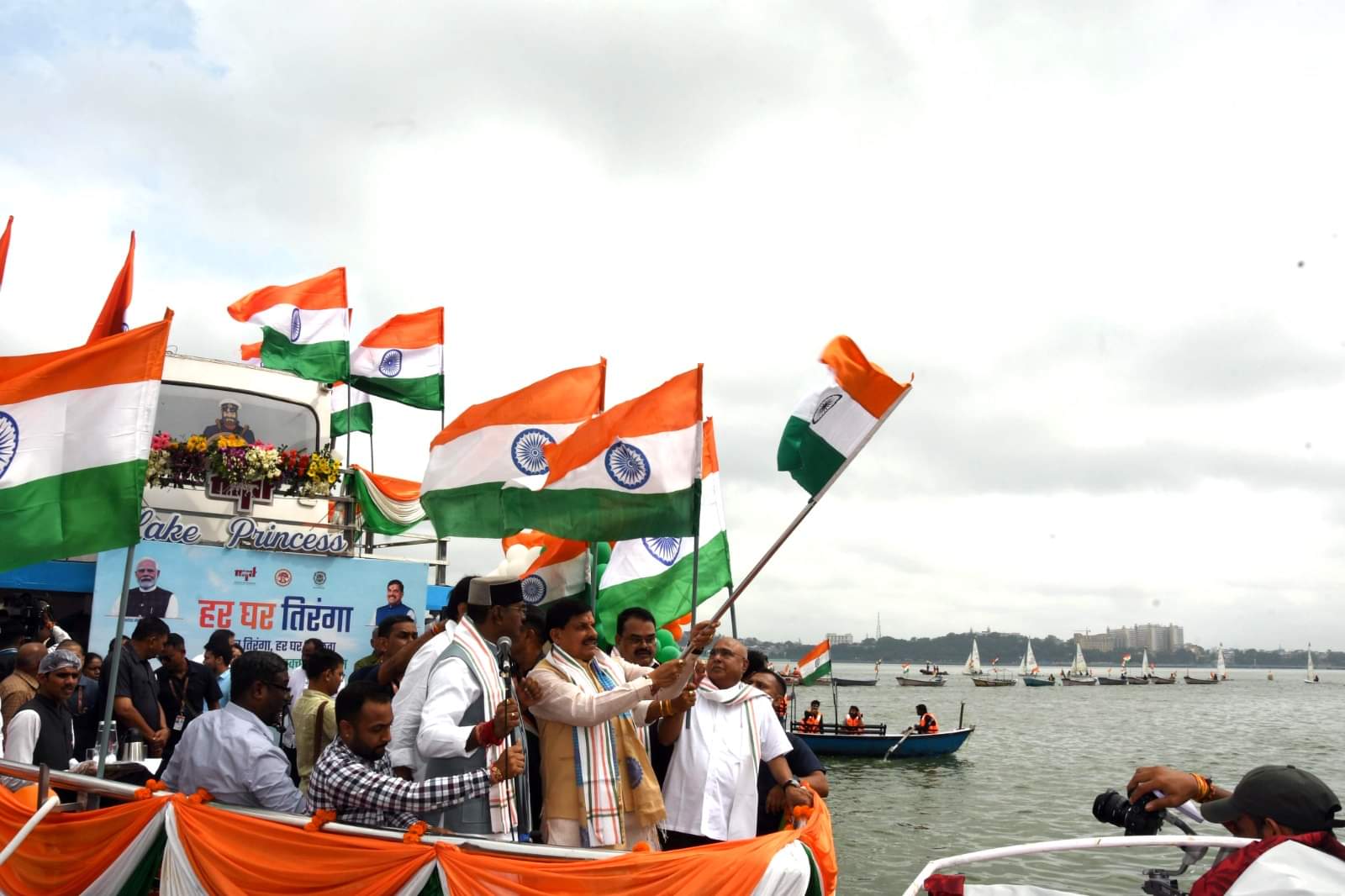Har Ghar Tiranga Abhiyaan: Tricolor boat ride started at Boat Club, CM said- now you will get the fun of Dal L