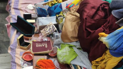 fraud couple stole goods worth Rs 15 lakh from the house of the assistant manager of the bank