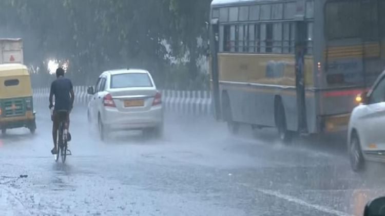 Heavy Rain Lashes Parts Of Delhi-ncr – Amar Ujala Hindi News Live