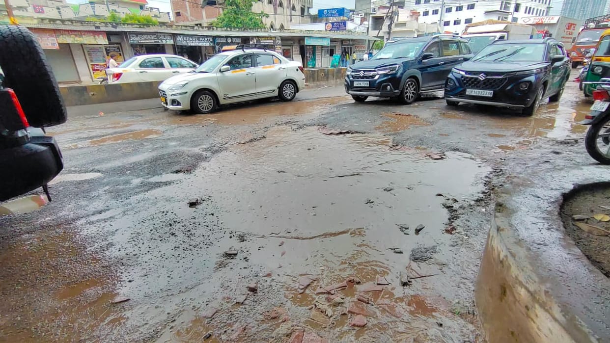 Road connecting Parthala Chowk to DME is broken since four years