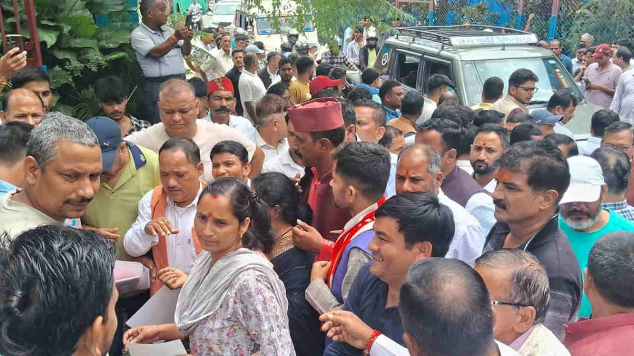 Nandanagar market is situated on brink of disaster in Chamoli ferocious form of Nandakini scares  Uttarakhand