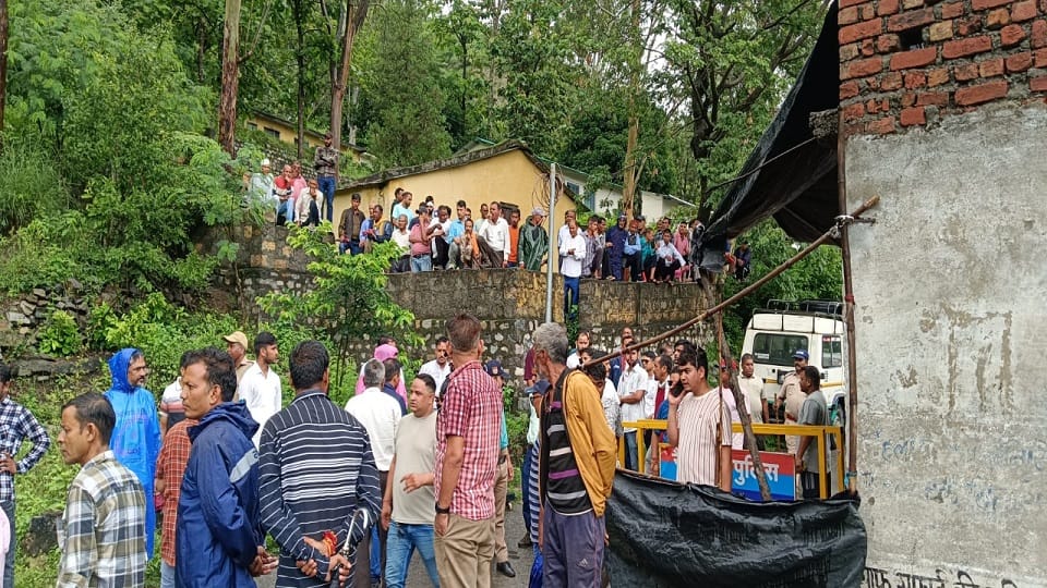Firing during elections in Betalghat Nainital