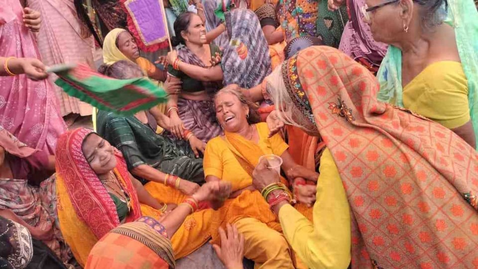 Accident in Dausa The joy of visiting Khatushyam and Salasar Balaji was buried in car