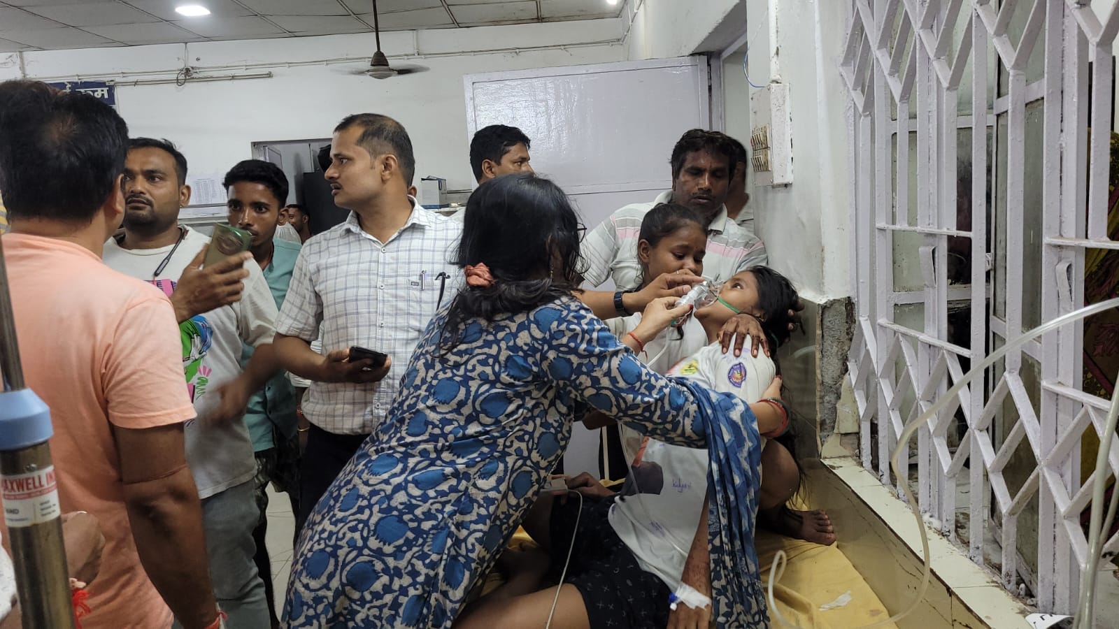 एक प्रतिभागी की हालत बेहद गंभीर, इलाज में जुटी डॉक्टर्स की टीम।
