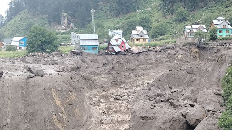 जम्‍मू-कश्‍मीर के किश्तवाड़ में बादल फटने से तबाही, 12 लोगों के शव मिले; रेस्क्यू जारी