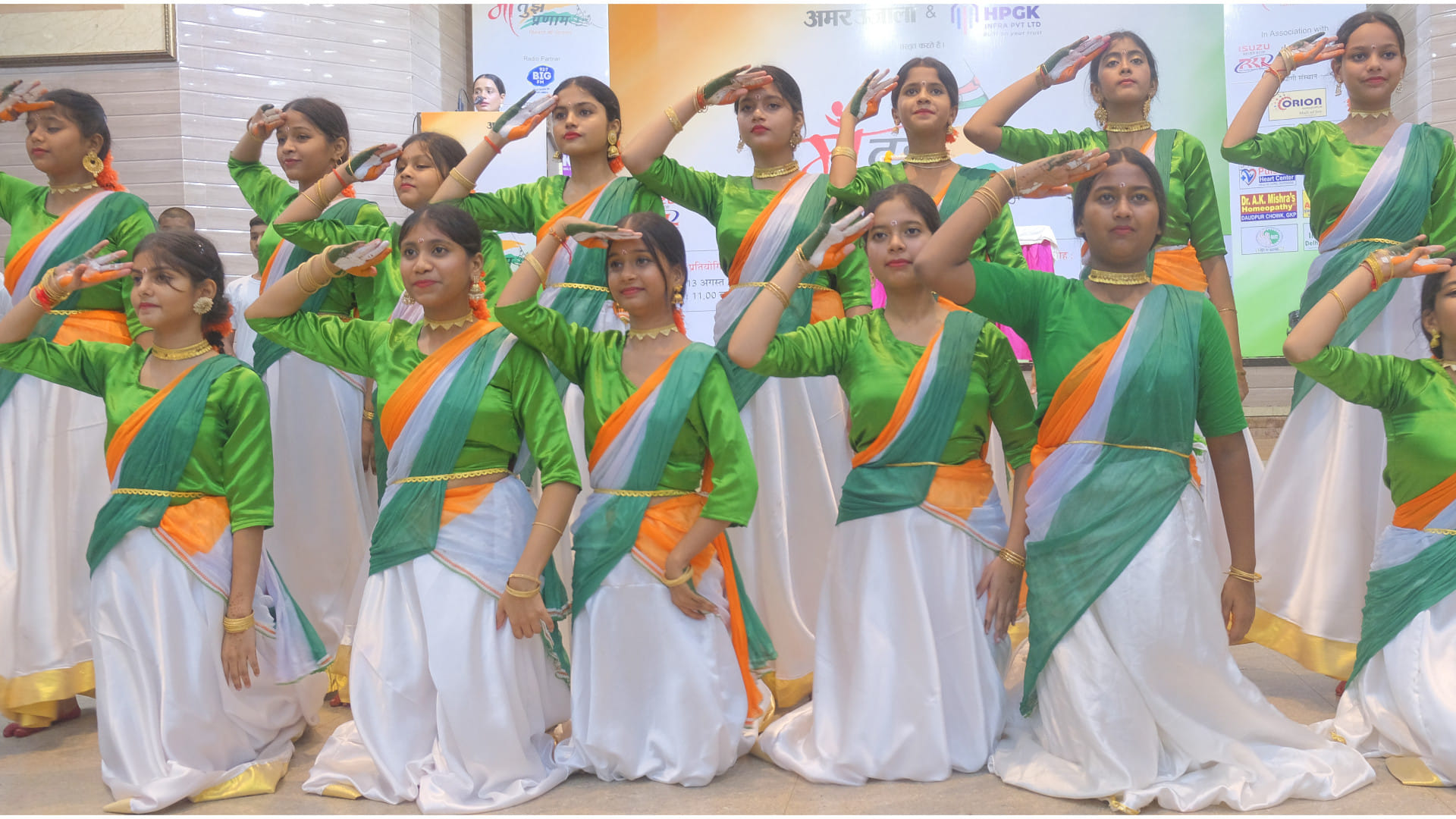 In Gorakhpur, various patriotic programs were organized by Amar Ujala under the title Maa Tujhe Pranam