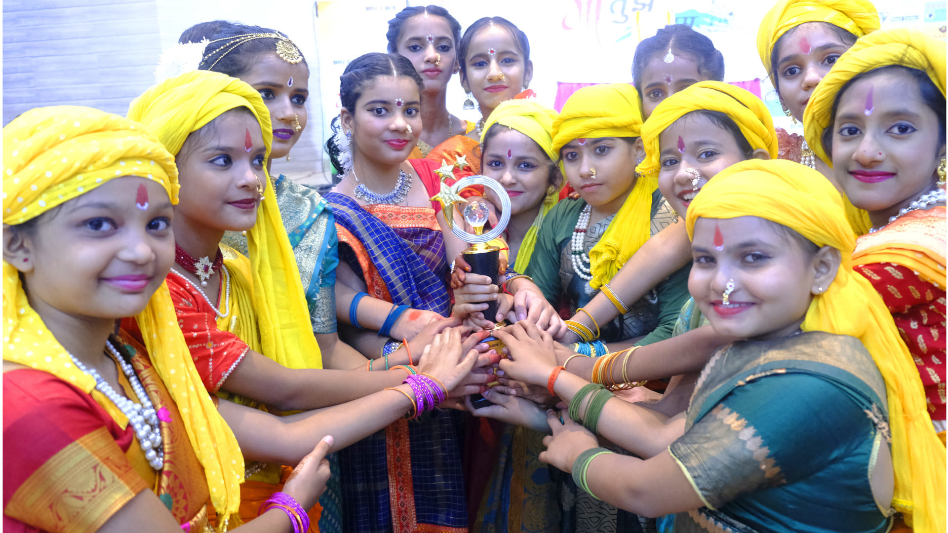 In Gorakhpur, various patriotic programs were organized by Amar Ujala under the title Maa Tujhe Pranam