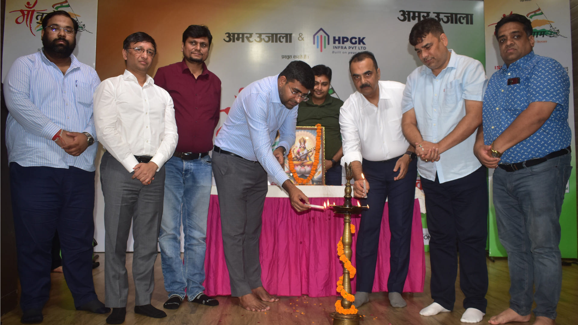 In Gorakhpur, various patriotic programs were organized by Amar Ujala under the title Maa Tujhe Pranam