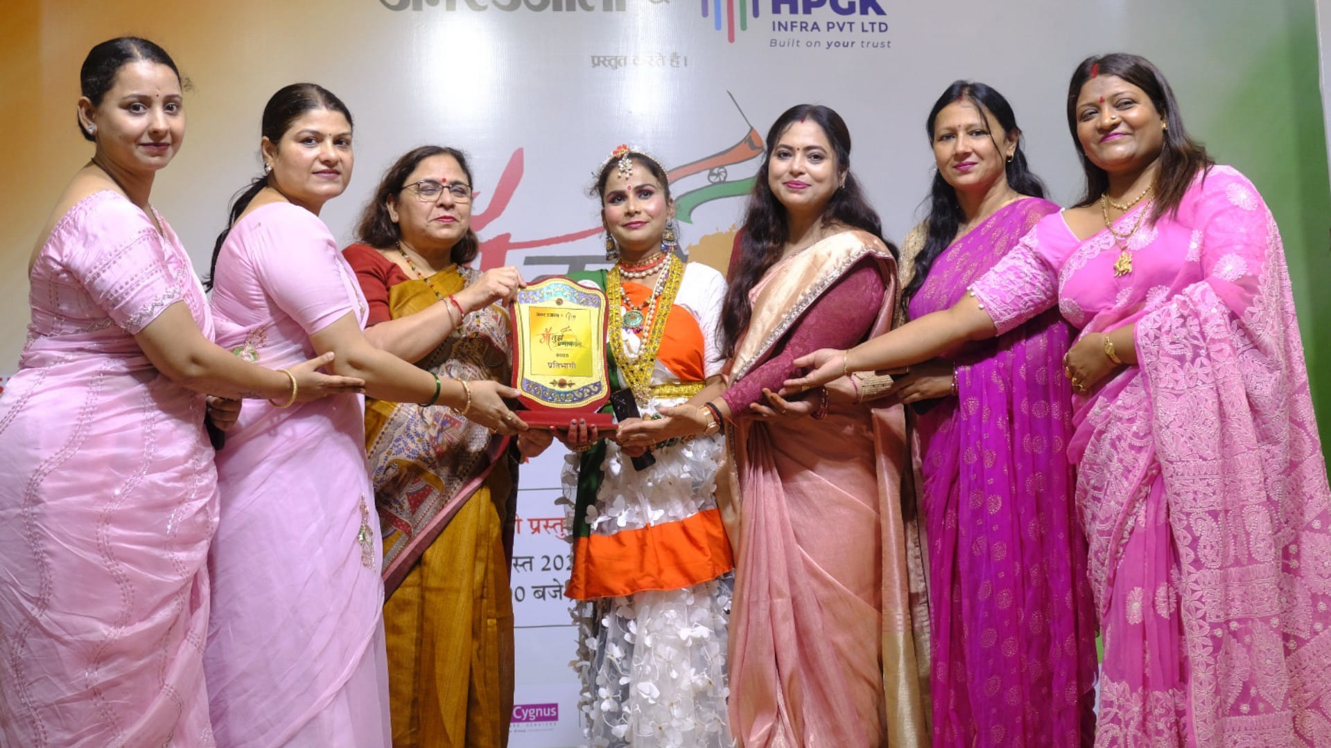In Gorakhpur, various patriotic programs were organized by Amar Ujala under the title Maa Tujhe Pranam