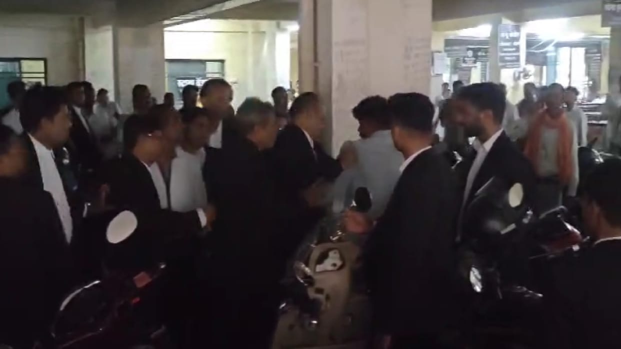 Lawyer threatened with knife in Raipur district court, questions raised on security arrangements