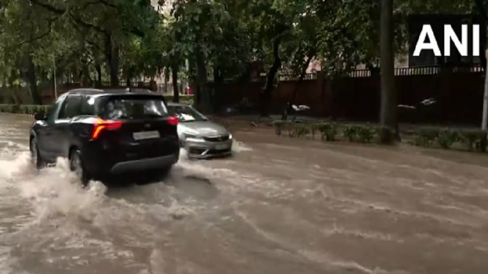 Delhi Ncr Rain Live Updates Water Logging Heavy Rain Traffic Jam Noida Gurugram Faridabad Ghaziabad Imd Alert