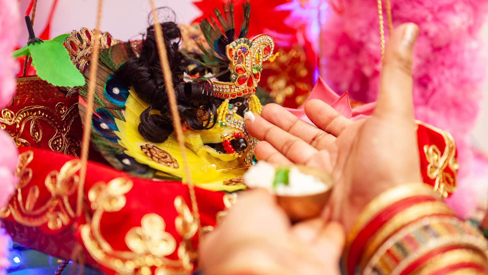 Can We Keep Two Laddu Gopal At Home Ghar mein Do Laddu Gopal Rakhne ke Niyam disprj