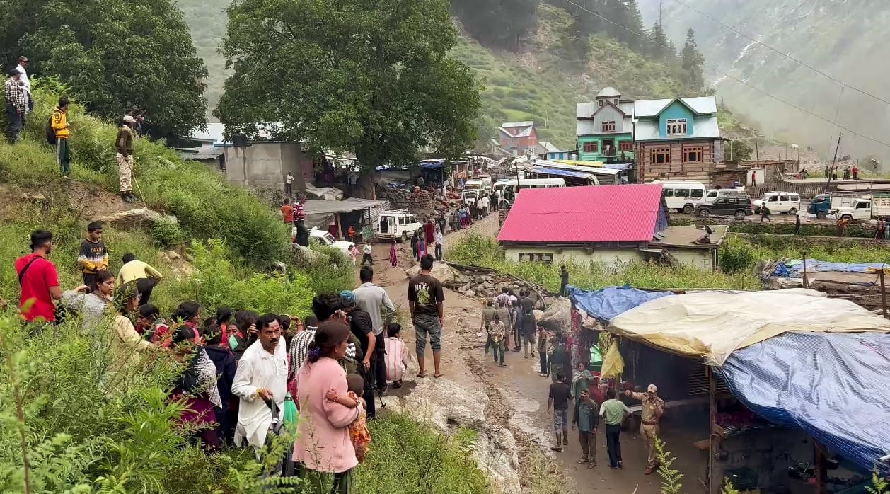 Cloud burst in Kishtwar explosion in mountains cutting trees changed climate this is becoming destructive