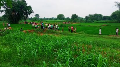 Woman murdered with sharp weapon in sonbhadra dead body found in field dispute over land