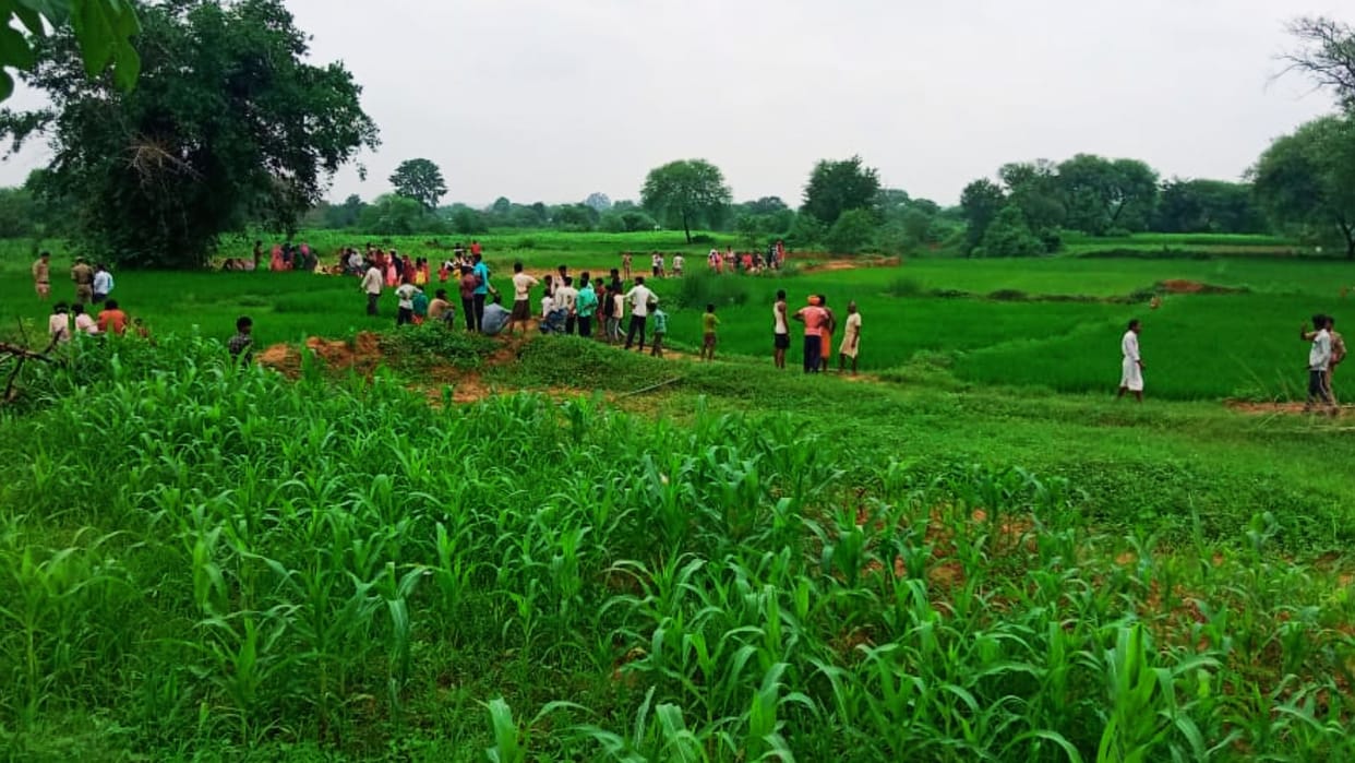 Woman murdered with sharp weapon in sonbhadra dead body found in field dispute over land