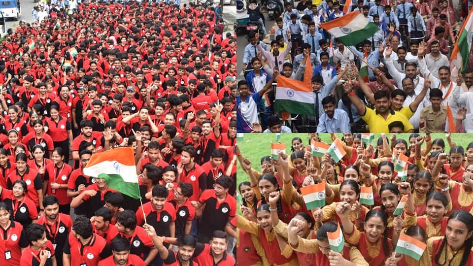 colors of patriotism spread in Moradabad: Tricolor in hands, songs on lips, maa tujhe pranam