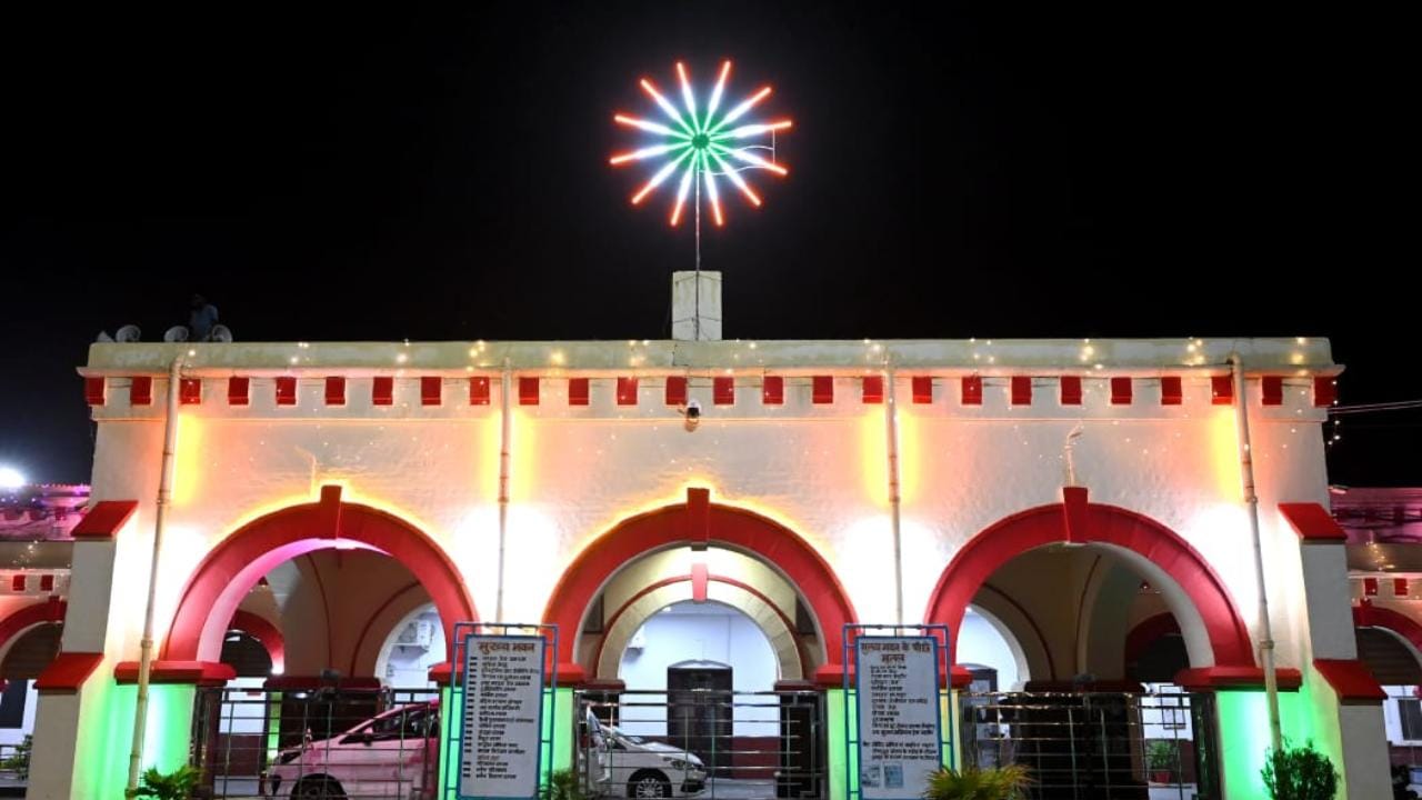 Jhansi: The Veerangana Laxmibai Jhansi Railway Station was illuminated with tricolour lights