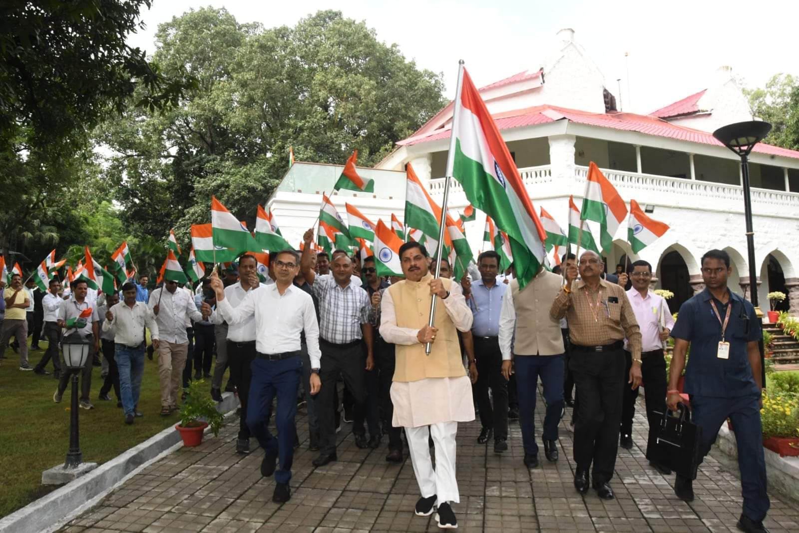 Har Ghar Tiranga Abhiyaan: Tricolor boat ride started at Boat Club, CM said- now you will get the fun of Dal L