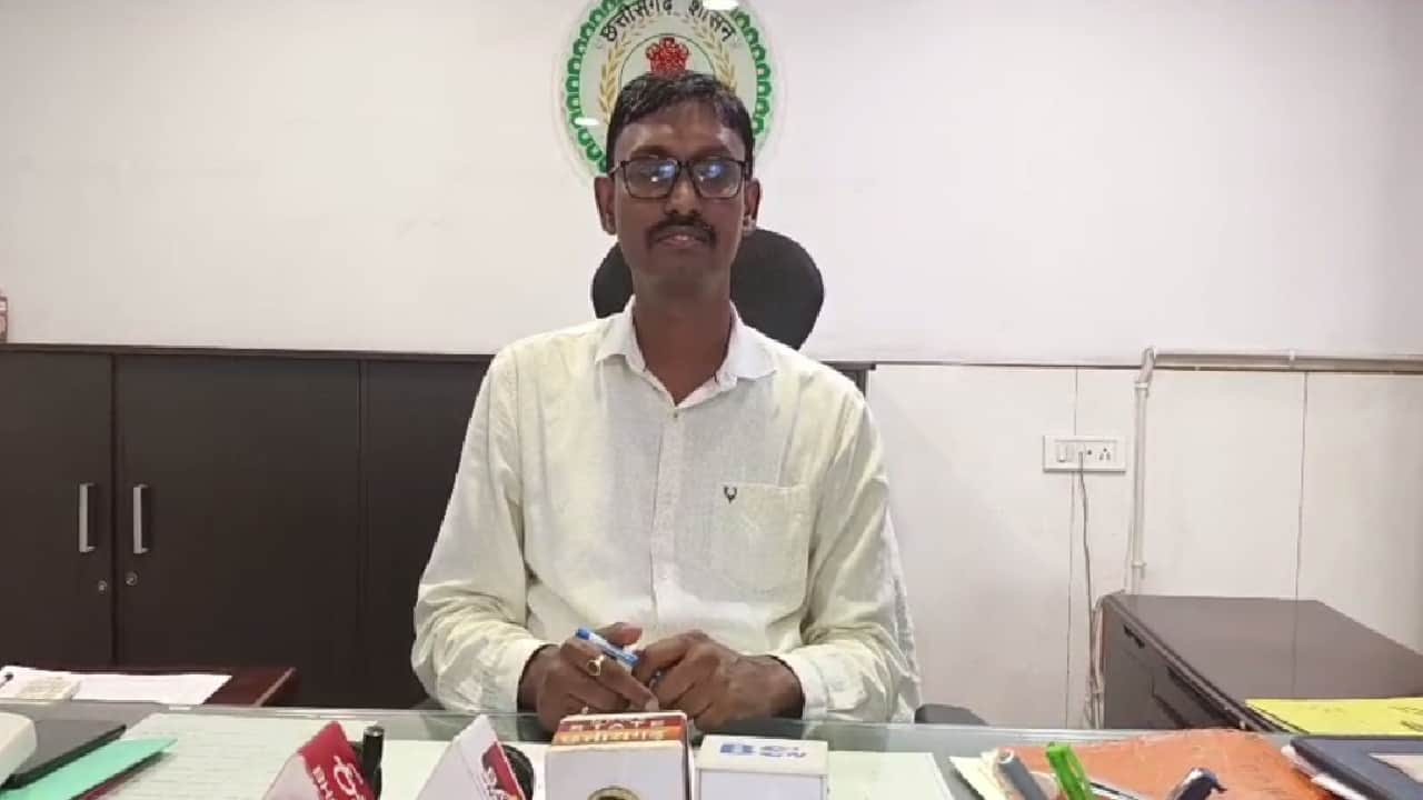 मामले की जानकारी देते अधिकारी