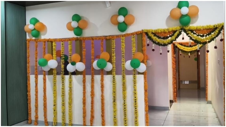 Martyr Gajendra Rao Surve’s Mother Enters 21 Lakh Home on Youths’ Palms in Ujjain