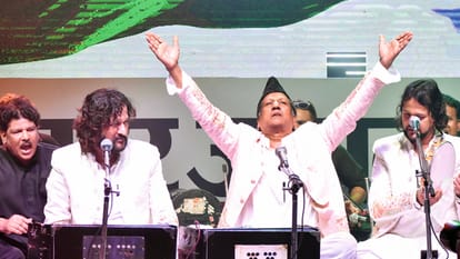 Maa Tujhe Pranam: Patriotic Evening in Meerut with Sufi Qawwali and Shayari
