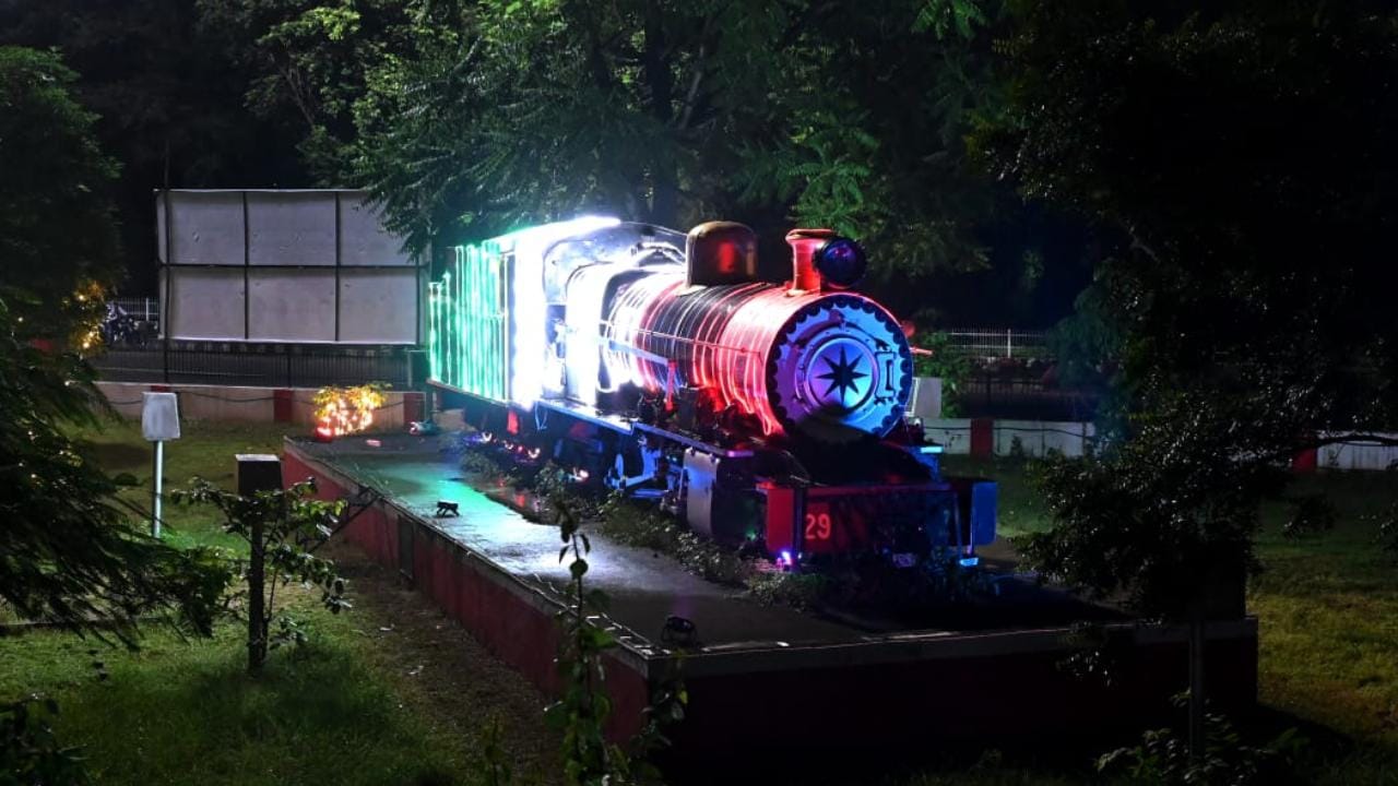 Jhansi: The Veerangana Laxmibai Jhansi Railway Station was illuminated with tricolour lights