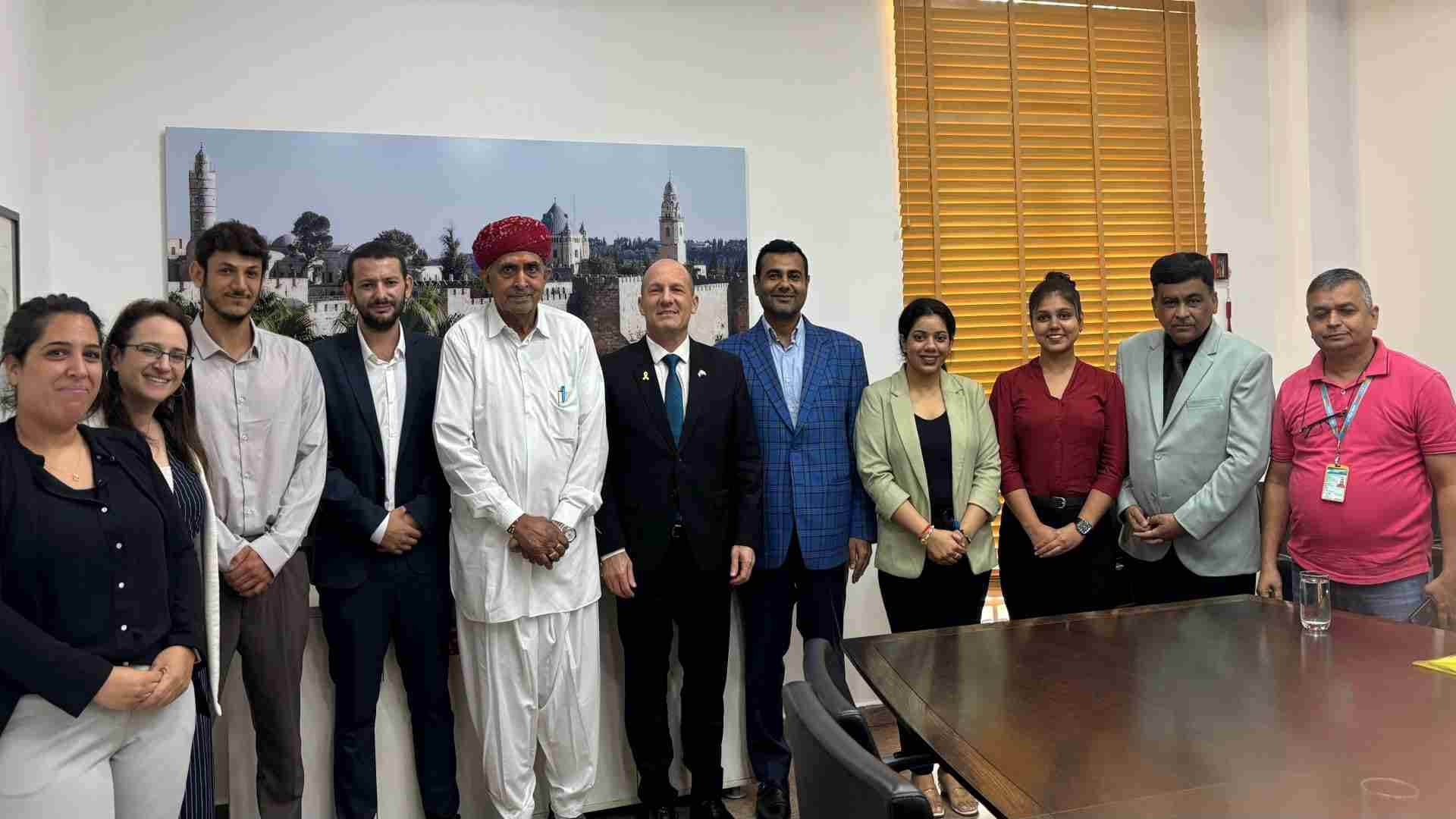 सांसद लुंबाराम चौधरी ने इजराइली राजदूत रूवेन अज़ार से शिष्टाचार मुलाकात की।