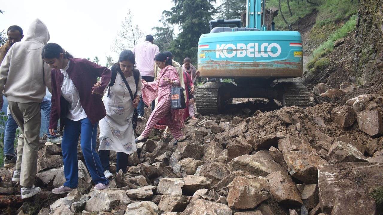 Himachal Weather Heavy rain in 6 districts including Shimla four dead many houses and vehicles damaged