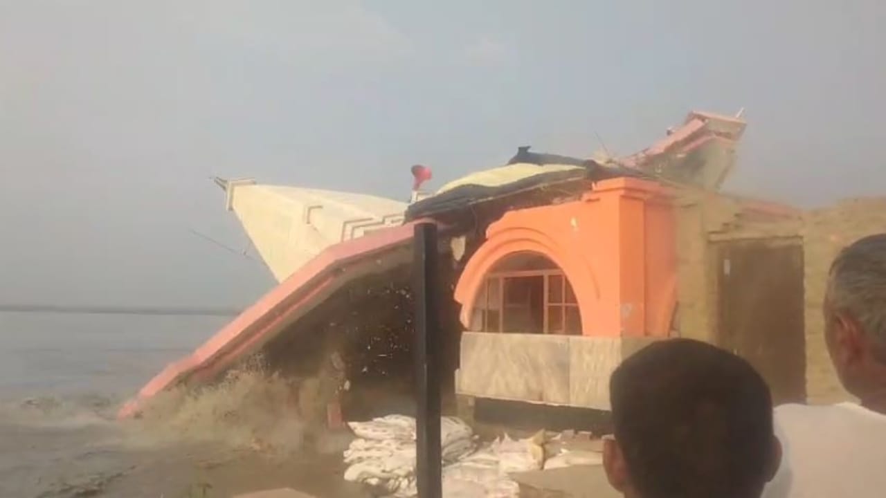 five houses washed away into the Sharada river due to erosion in Lakhimpur kheri