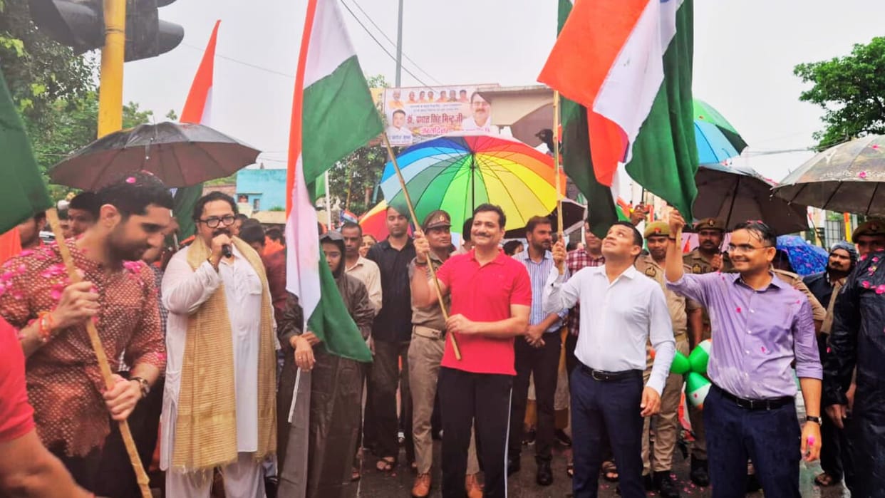 Tiranga Yatra in varanasi Started with conch blowing of Batukas 4000 people participated