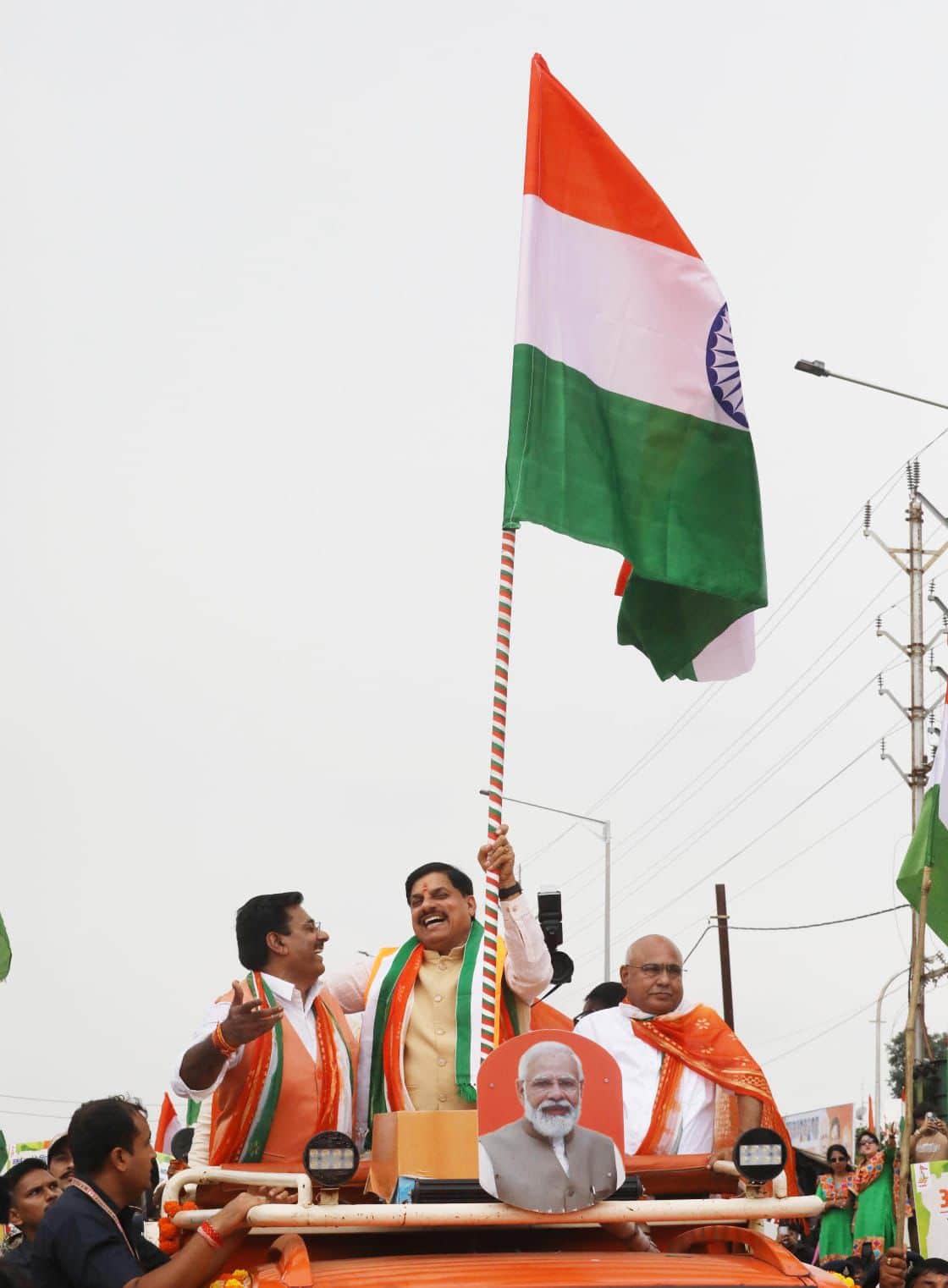MP News: A huge tricolor procession was taken out in Bhopal's Huzur Vidhan Sabha, CM Dr. Yadav and State Presi