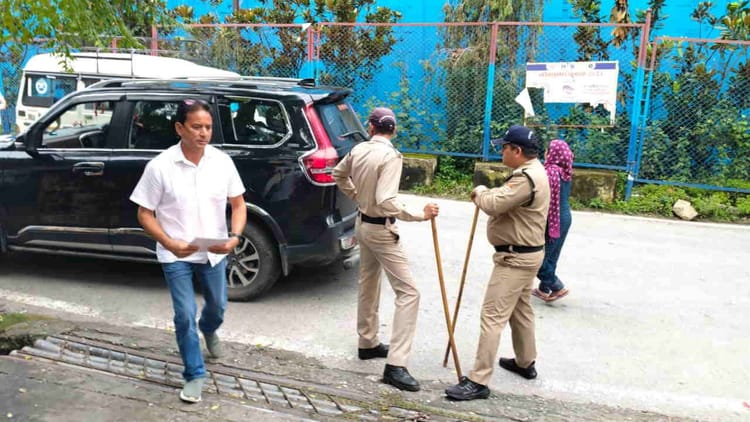 Uttarakhand Election: जिला पंचायत और ब्लॉक प्रमुख के लिए मतदान की प्रक्रिया हुई शुरू, आज शाम को ही होगी मतगणना