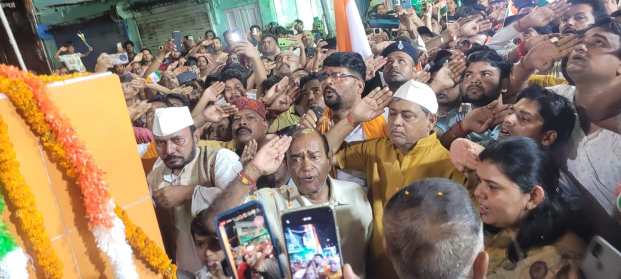 Independence Day: People hoisted the tricolor at midnight in Purnia Bihar, a tradition going on since 1947
