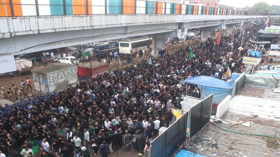 Painful mourning echoed on the fortieth day of the martyrs of Karbala in Lucknow