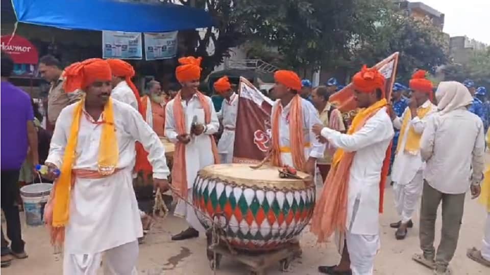 Amazing supernatural and unimaginable scenes seen in Mathura CM Yogi participate in birth anniversary