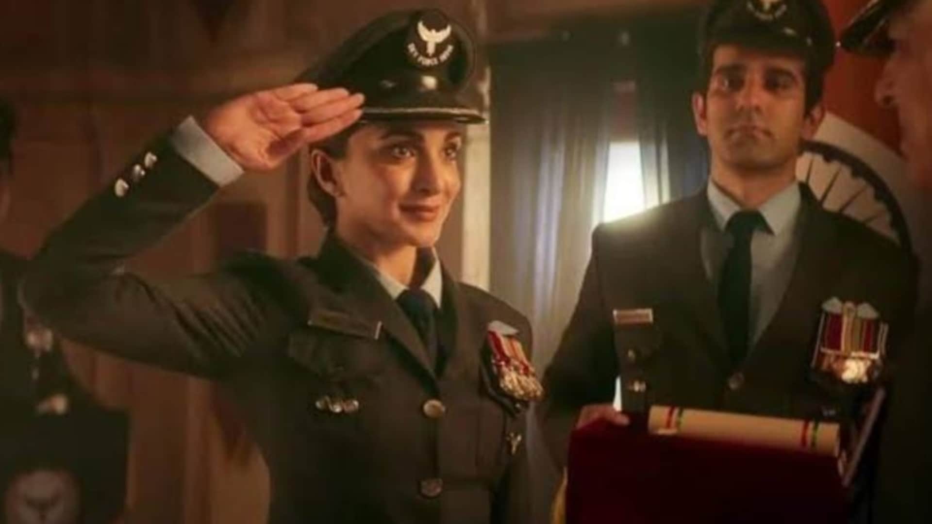 War 2 Box Office Collection Day 2 junior NTR hrithik roshan kiara advani movie total earning