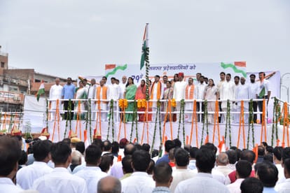 बड़ी चौपड़ पर झंडारोहण