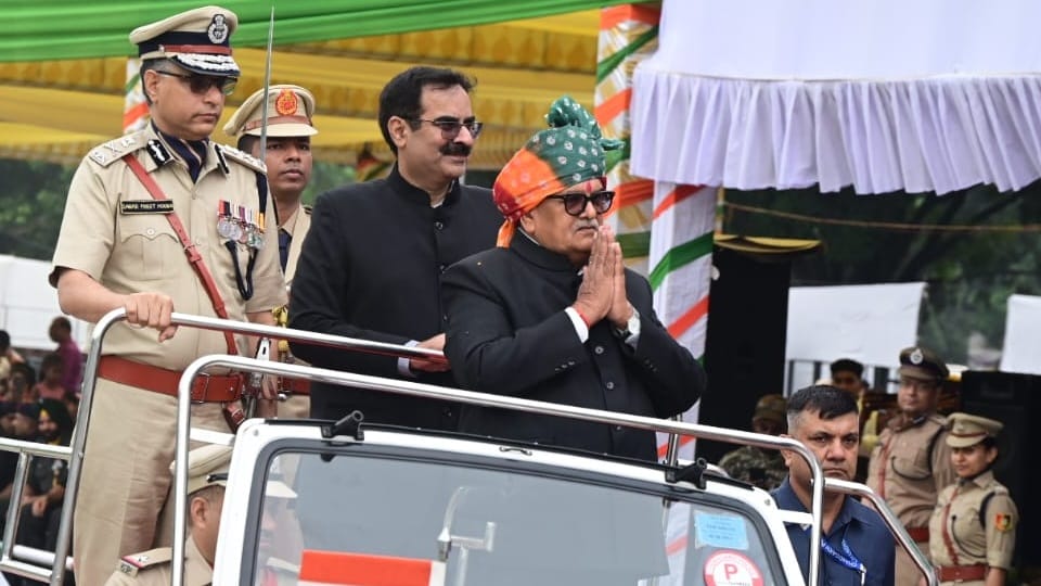 Independence Day Chandigarh Administrator Gulabchand Kataria hoist flag at parade ground