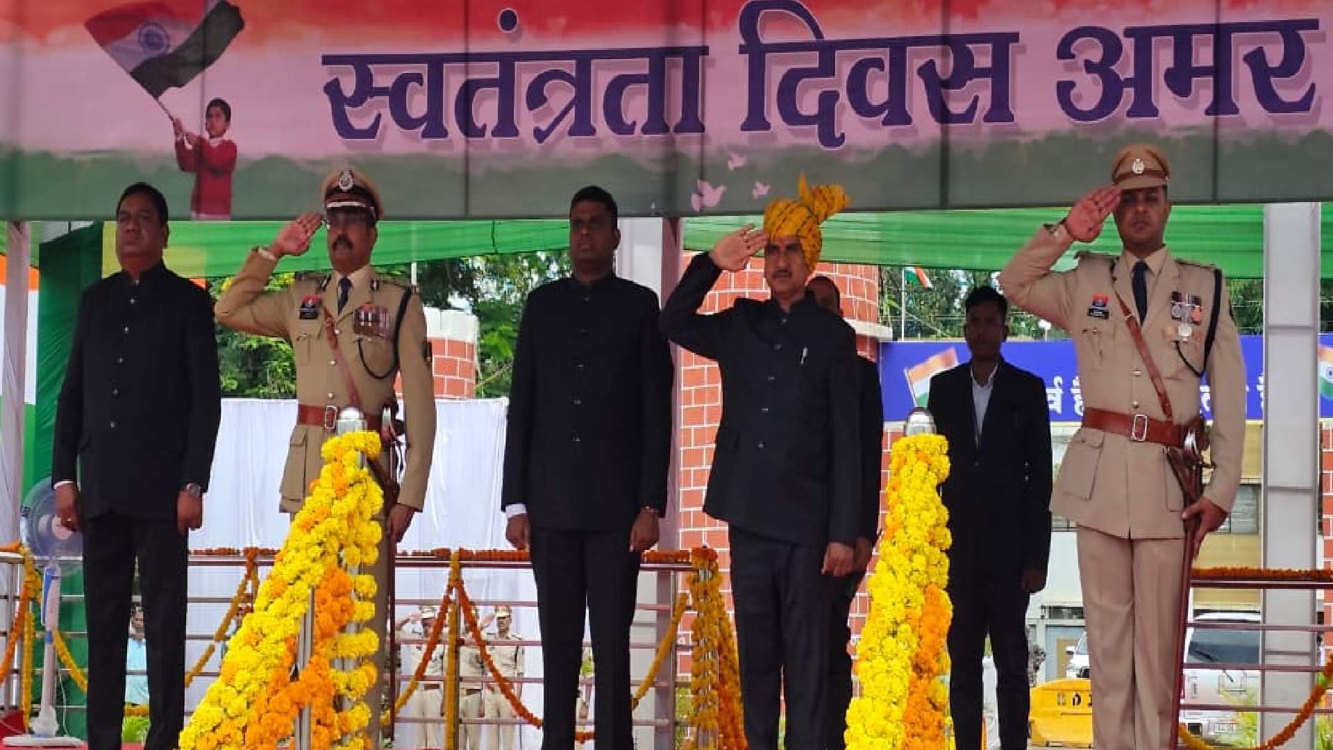 Independence Day 2025: CM Vishnudev Sai hoisted the tricolor and took the salute of the parade in Raipur