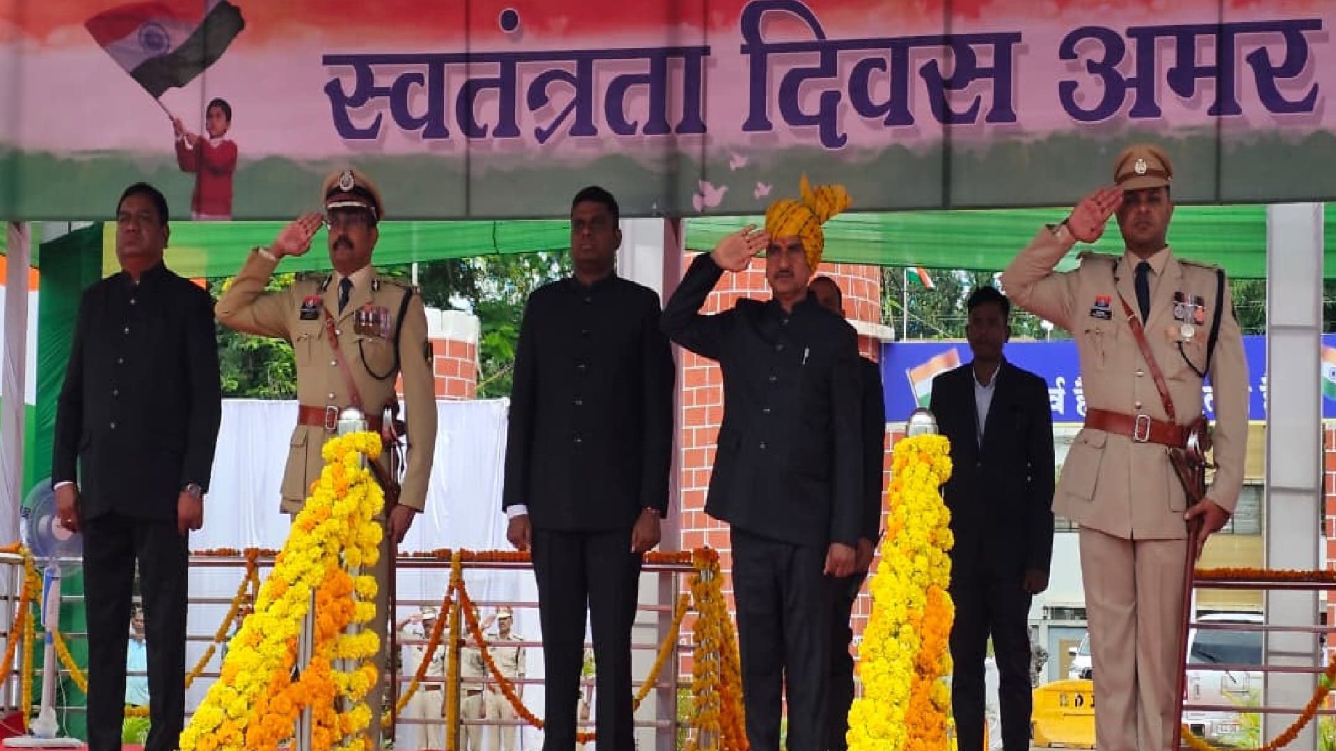 Independence Day 2025: CM Vishnudev Sai hoisted the tricolor and took the salute of the parade in Raipur