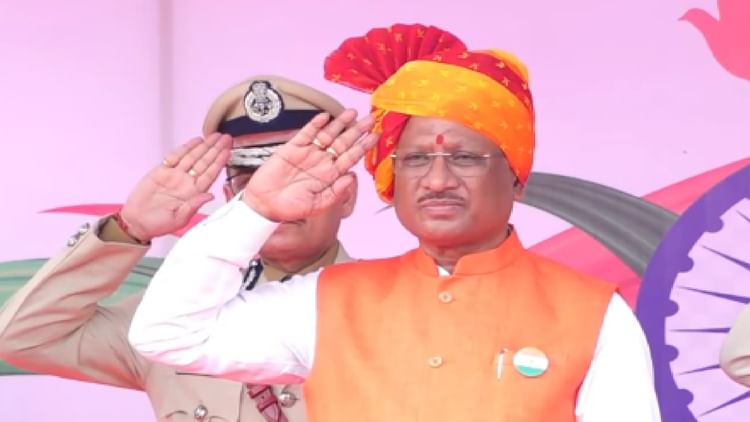 Independence Day 2025: रायपुर में मुख्यमंत्री विष्णुदेव साय ने फहराया तिरंगा और परेड की सलामी ली