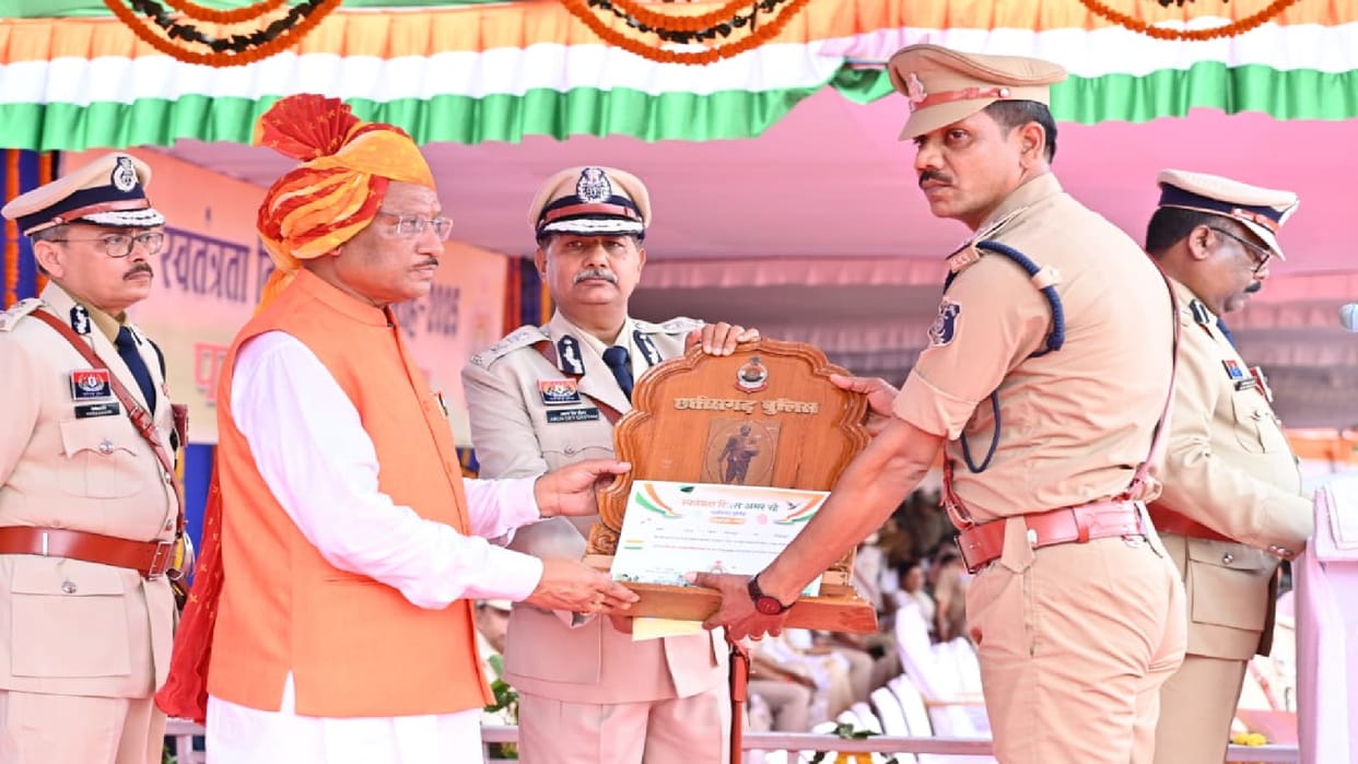 Independence Day 2025: Chief Minister Vishnudev Sai awarded police medals to 35 officers and jawans