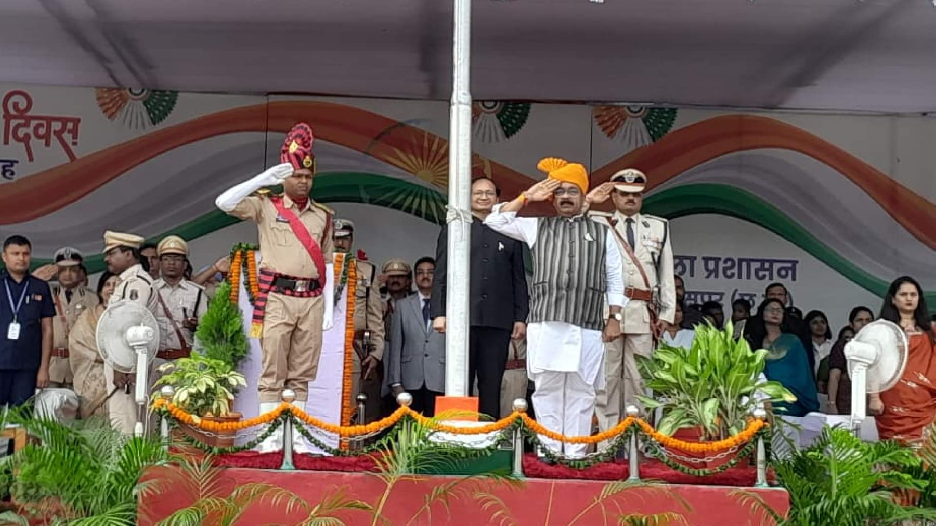 Independence Day 2025: CM Vishnudev Sai hoisted the tricolor and took the salute of the parade in Raipur