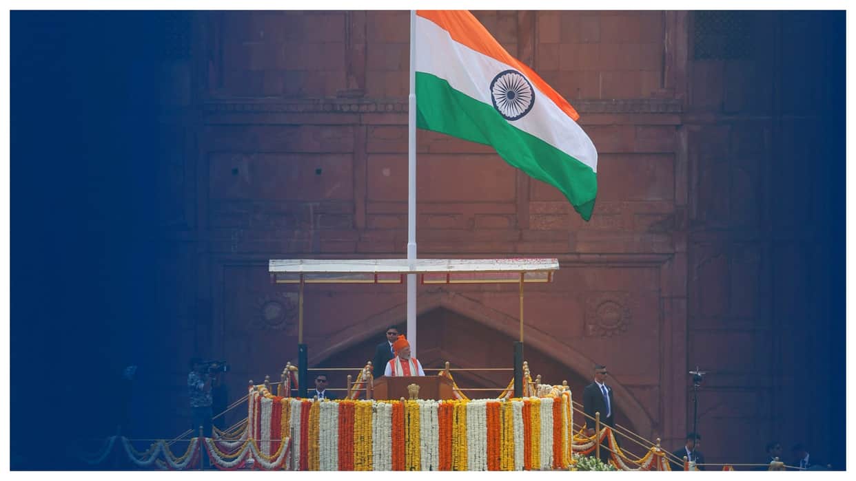 independence day photos pm modi flag hoisting from red fort youth celebration