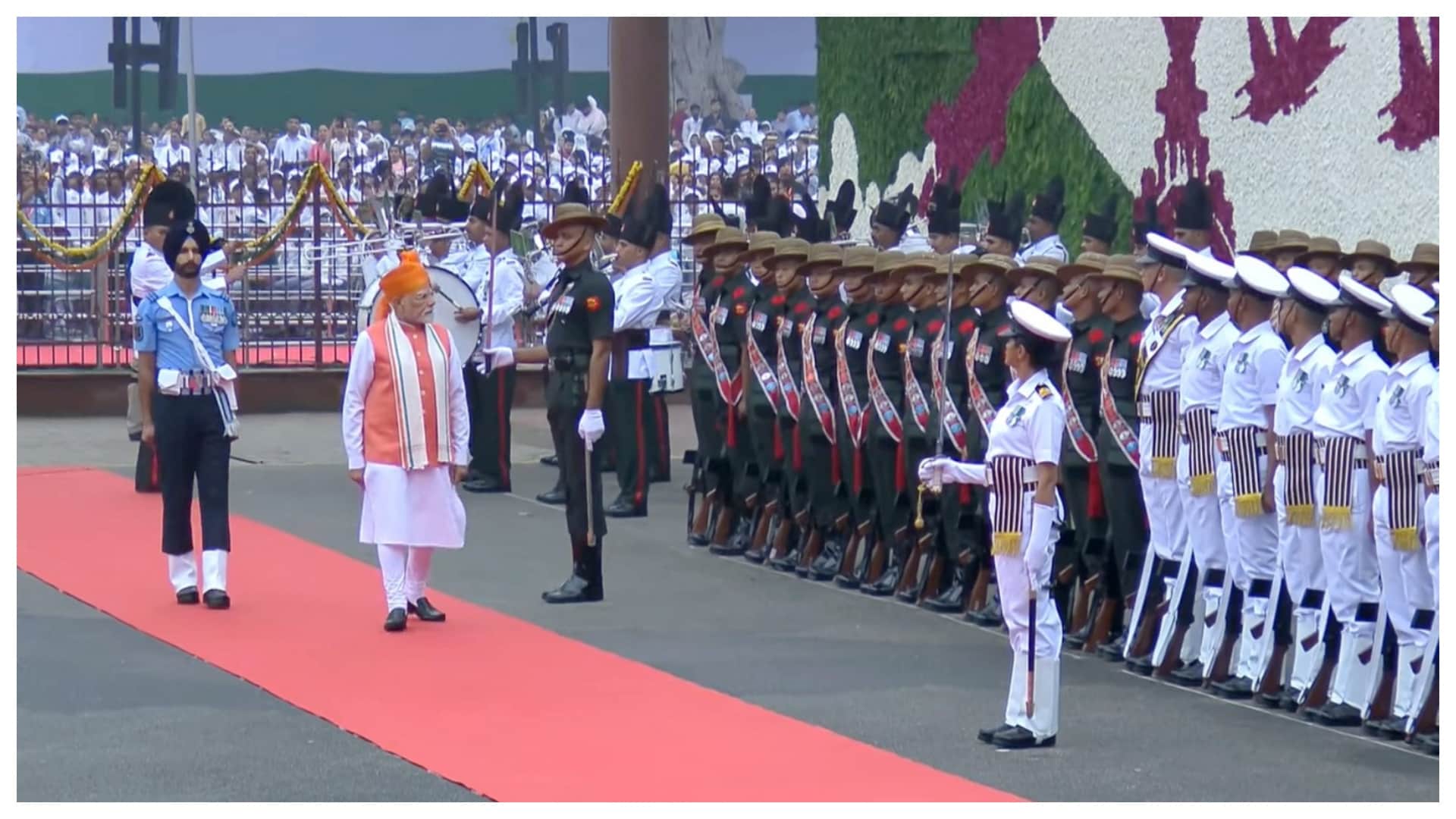 independence day photos pm modi flag hoisting from red fort youth celebration