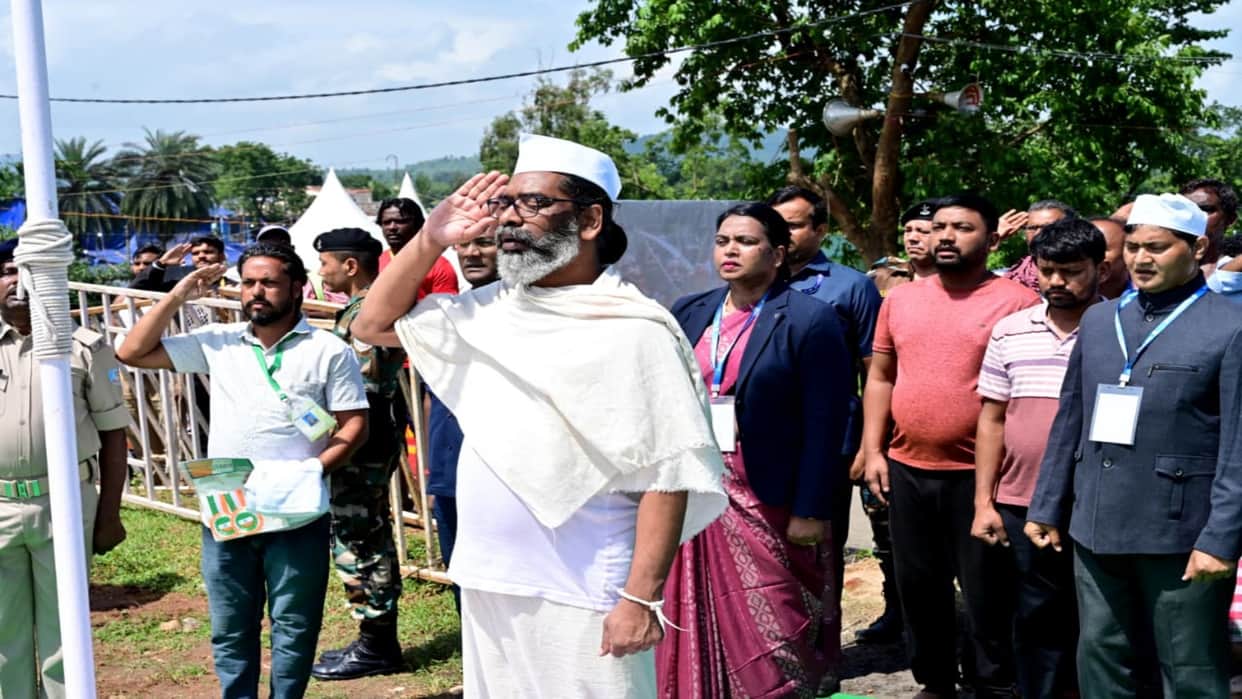 Jharkhand News: CM Hoists National Flag in Ancestral Village, Says this Day of Pride for Every Indian