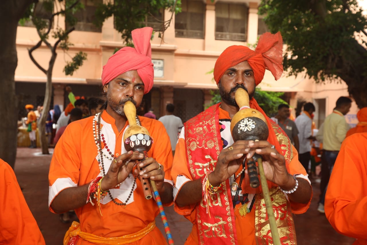Amazing supernatural and unimaginable scenes seen in Mathura CM Yogi participate in birth anniversary